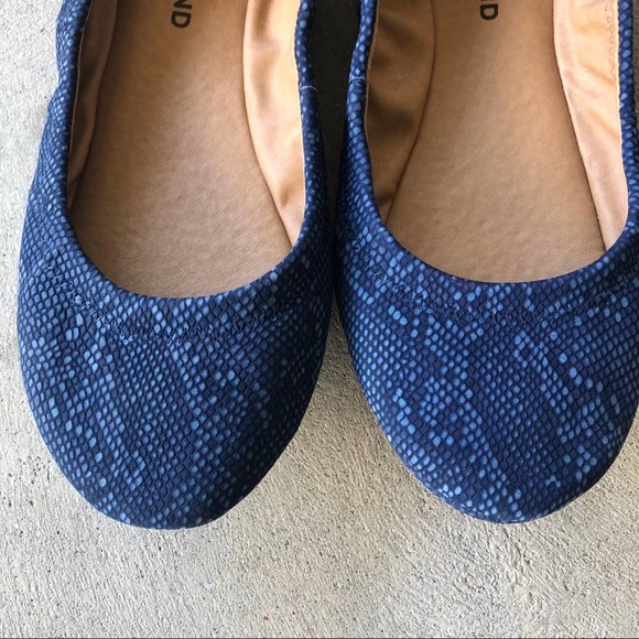 Lucky Brand Blue Snakeskin Pattern Flats Size 7.5 - Picture 8 of 8